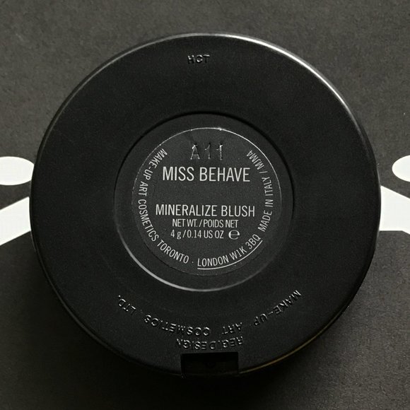 MAC Mineralize Blush Miss Behave π§‘π€ - Picture 2 of 4
